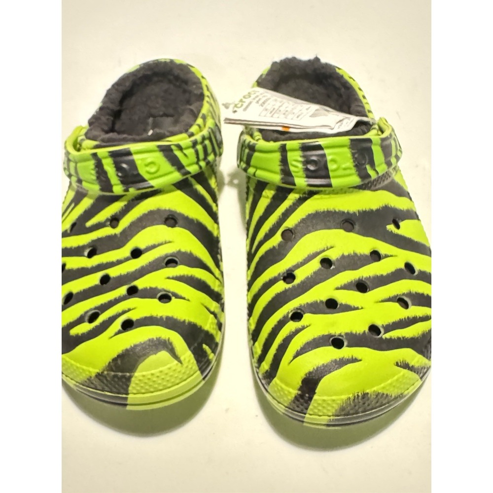 Crocs Zebra Printed Fleece Lined Clogs Lime Green/Black Women 8 / Men 6 NWT - Picture 2 of 6